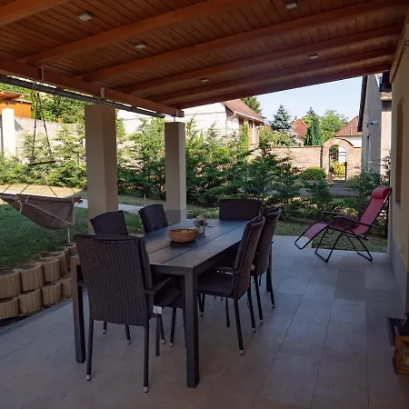 Villa Martour-haz *